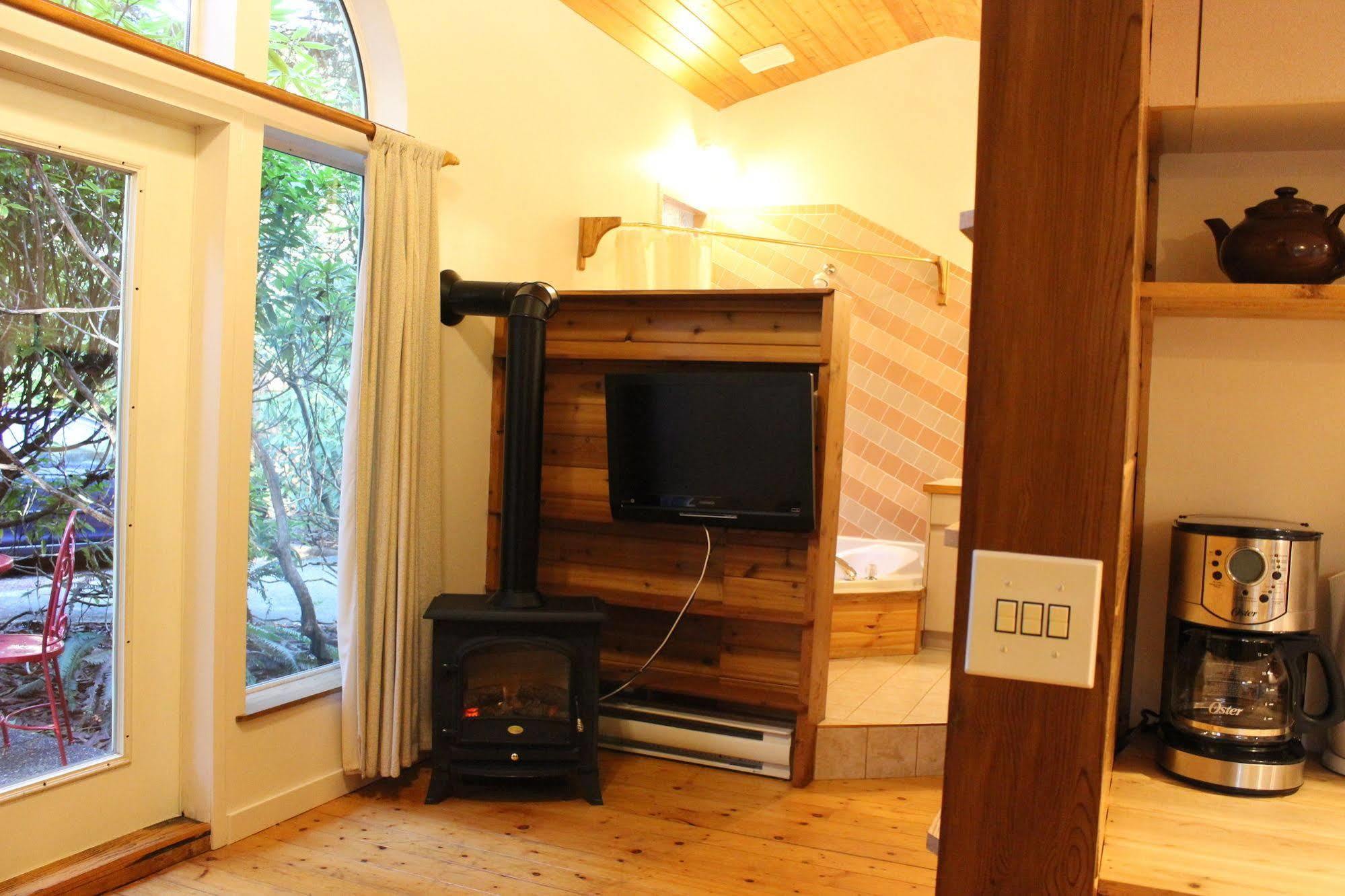 Sea Star Suites Тофіно Екстер'єр фото